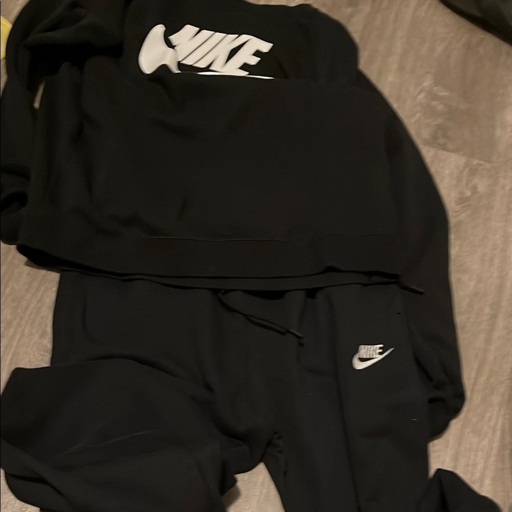 Nike Black Tapered Sweatpants for Modern Comfort